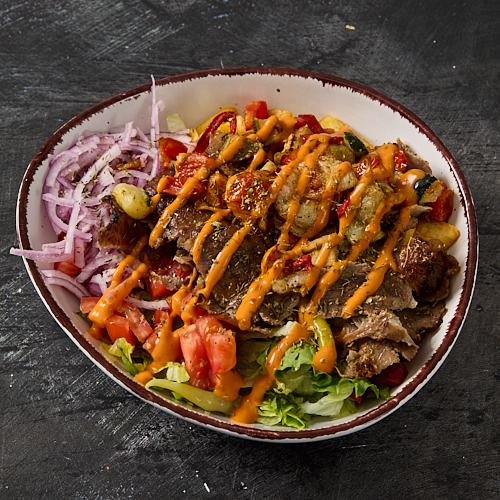 Dönerteller von Moe's Kebap mit Pommes und Salat